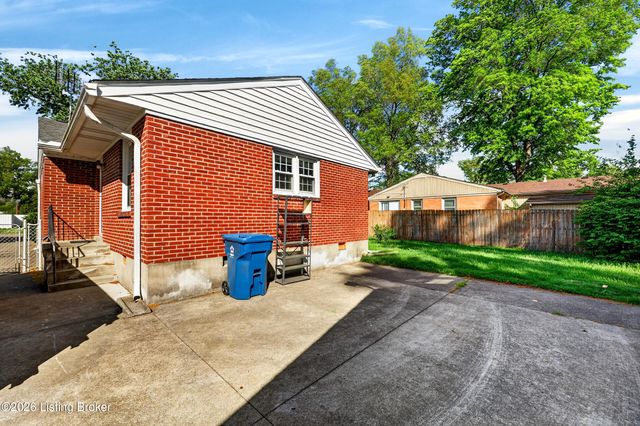 6137 Middlerose Cir, Louisville, KY 40272