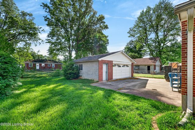 6137 Middlerose Cir, Louisville, KY 40272