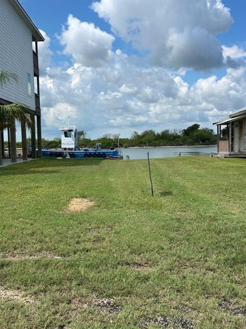 1952 Fm 2031, Matagorda, TX 77457