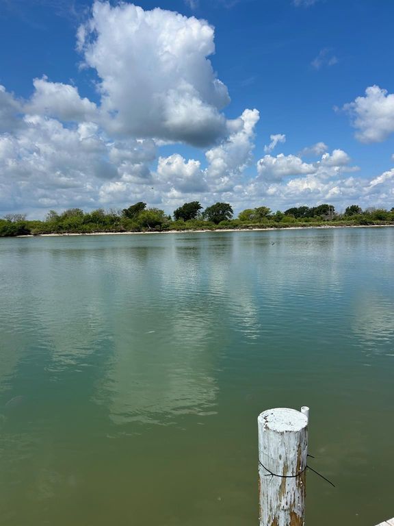 1952 Fm 2031, Matagorda, TX 77457