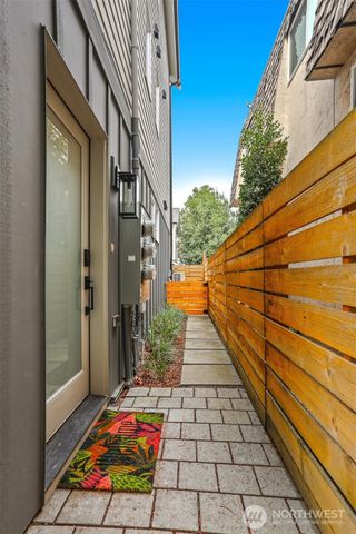 5513 B 6th Avenue NW, Seattle, WA 98107