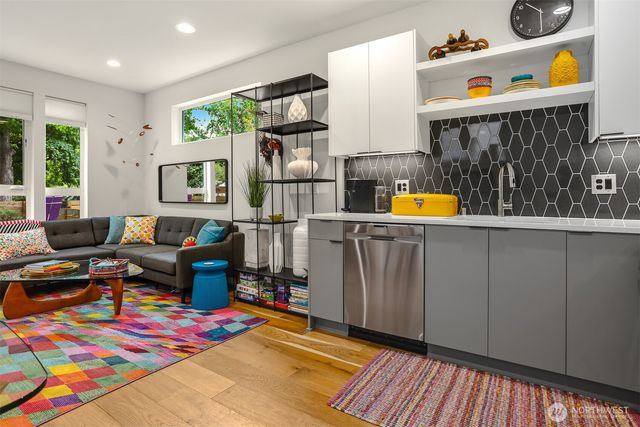 5513 B 6th Avenue NW, Seattle, WA 98107