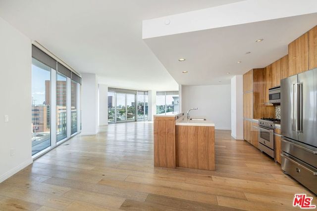 8500 Burton Way 703, Los Angeles, CA 90048