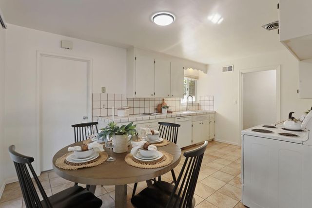 1129 E. Alameda St, Manteca, CA 95336