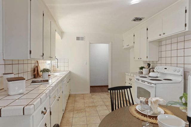 1129 E. Alameda St, Manteca, CA 95336