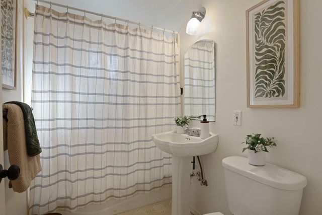 1129 E. Alameda St, Manteca, CA 95336