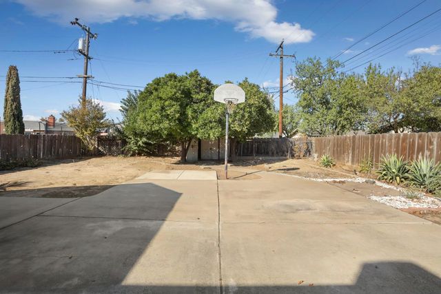 1129 E. Alameda St, Manteca, CA 95336