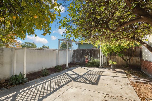 1129 E. Alameda St, Manteca, CA 95336