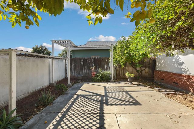 1129 E. Alameda St, Manteca, CA 95336