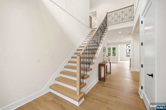 20 Hampton Terrace, Livingston, NJ 07039