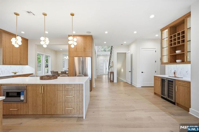 20 Hampton Terrace, Livingston, NJ 07039