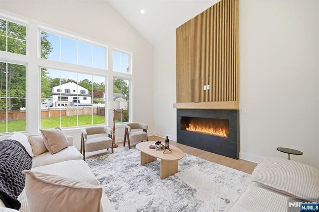 20 Hampton Terrace, Livingston, NJ 07039