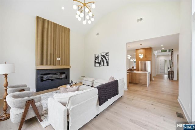 20 Hampton Terrace, Livingston, NJ 07039