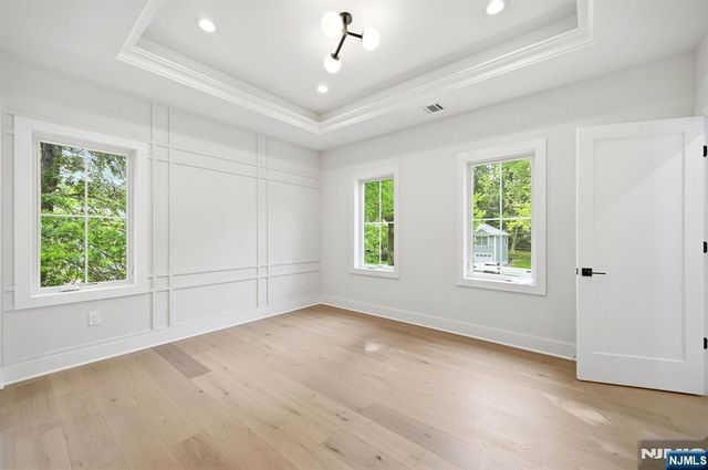 20 Hampton Terrace, Livingston, NJ 07039