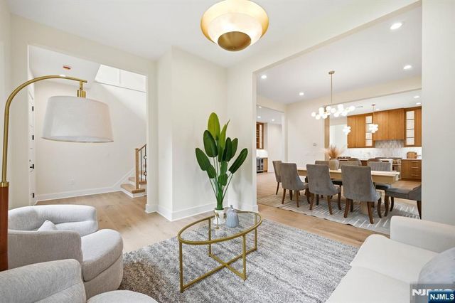 20 Hampton Terrace, Livingston, NJ 07039
