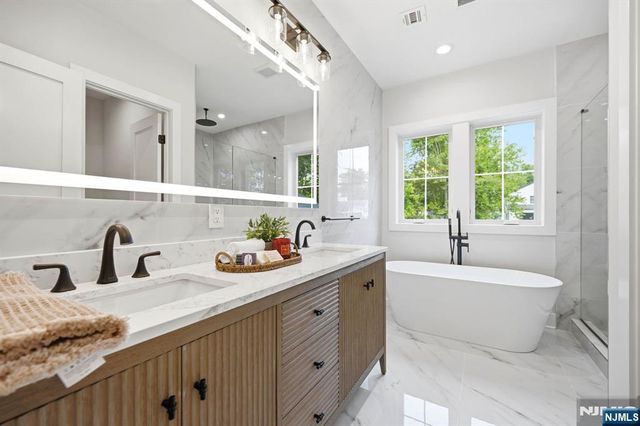 20 Hampton Terrace, Livingston, NJ 07039