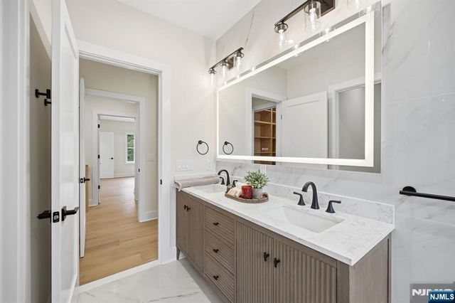 20 Hampton Terrace, Livingston, NJ 07039