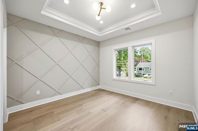 20 Hampton Terrace, Livingston, NJ 07039