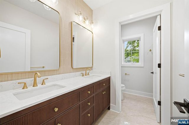 20 Hampton Terrace, Livingston, NJ 07039