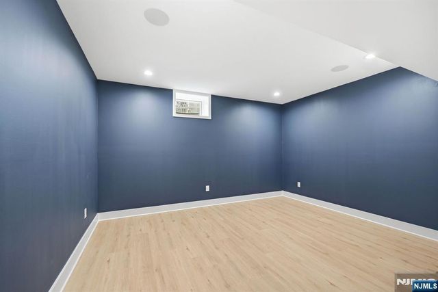 20 Hampton Terrace, Livingston, NJ 07039