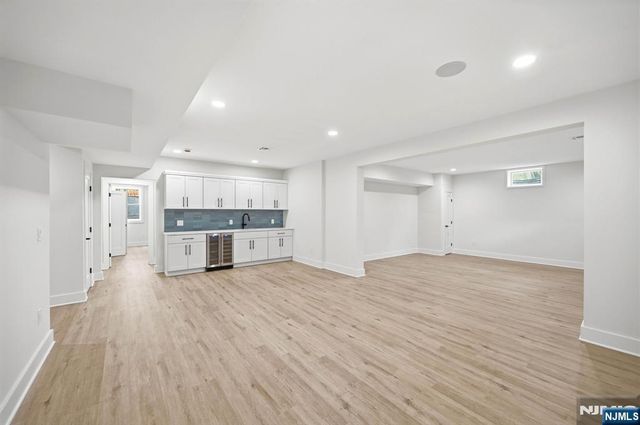 20 Hampton Terrace, Livingston, NJ 07039