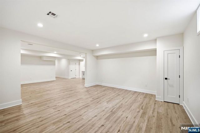 20 Hampton Terrace, Livingston, NJ 07039