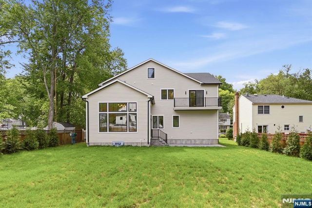 20 Hampton Terrace, Livingston, NJ 07039