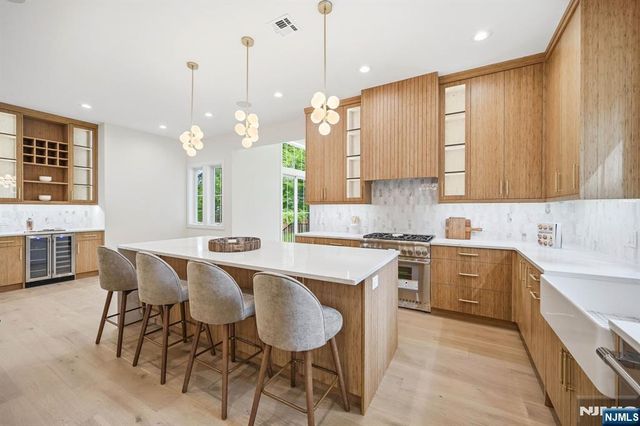 20 Hampton Terrace, Livingston, NJ 07039