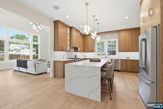 20 Hampton Terrace, Livingston, NJ 07039