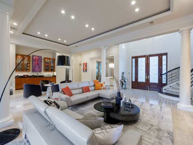 16 Robledo Drive, Dallas, TX 75230