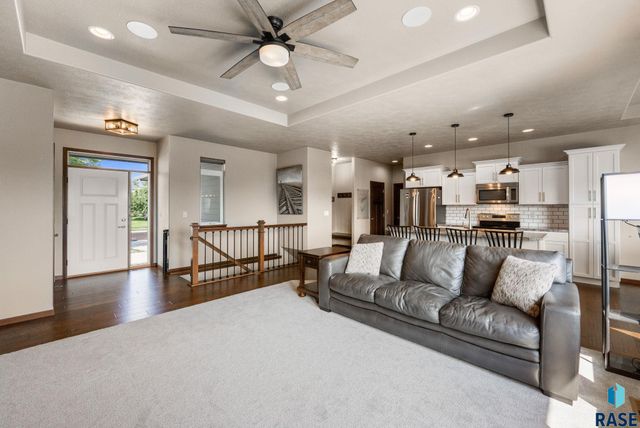 3604 S Home Plate Ave Avenue, Sioux Falls, SD 57110
