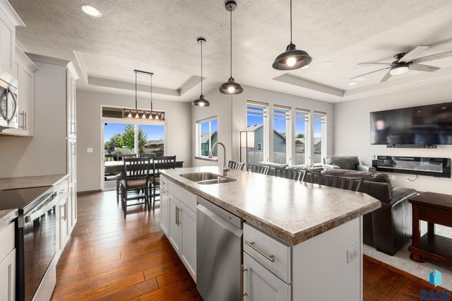 3604 S Home Plate Ave Avenue, Sioux Falls, SD 57110