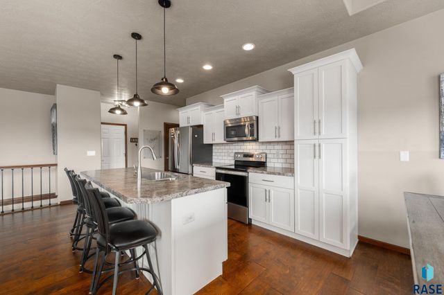 3604 S Home Plate Ave Avenue, Sioux Falls, SD 57110