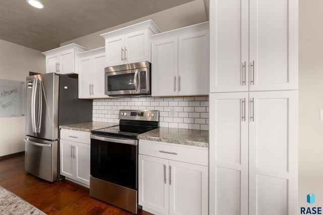 3604 S Home Plate Ave Avenue, Sioux Falls, SD 57110