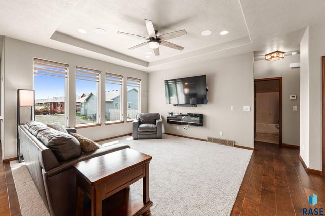 3604 S Home Plate Ave Avenue, Sioux Falls, SD 57110