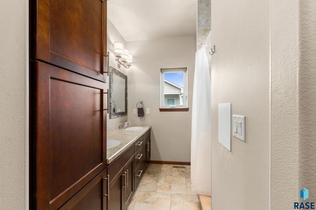 3604 S Home Plate Ave Avenue, Sioux Falls, SD 57110