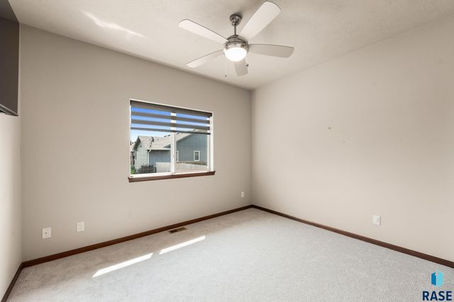 3604 S Home Plate Ave Avenue, Sioux Falls, SD 57110
