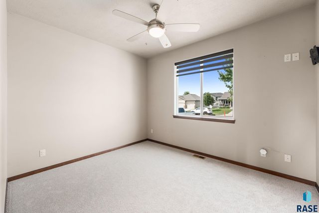 3604 S Home Plate Ave Avenue, Sioux Falls, SD 57110