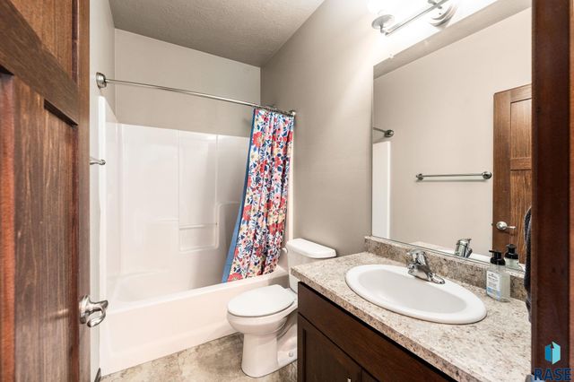 3604 S Home Plate Ave Avenue, Sioux Falls, SD 57110