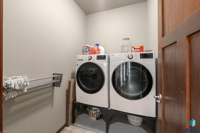3604 S Home Plate Ave Avenue, Sioux Falls, SD 57110