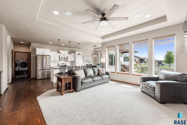 3604 S Home Plate Ave Avenue, Sioux Falls, SD 57110