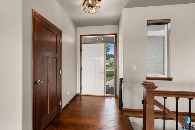 3604 S Home Plate Ave Avenue, Sioux Falls, SD 57110