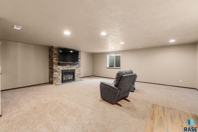 3604 S Home Plate Ave Avenue, Sioux Falls, SD 57110