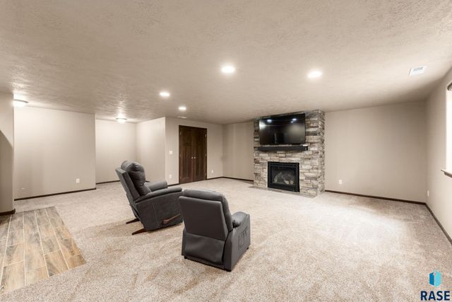 3604 S Home Plate Ave Avenue, Sioux Falls, SD 57110
