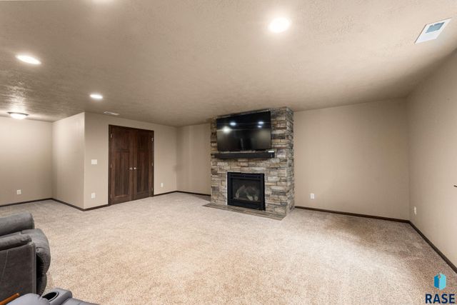 3604 S Home Plate Ave Avenue, Sioux Falls, SD 57110