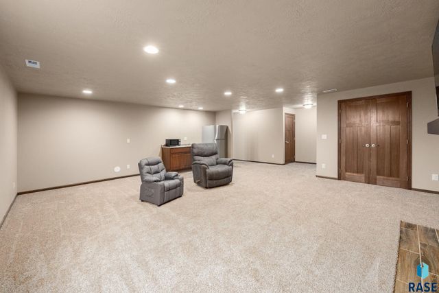 3604 S Home Plate Ave Avenue, Sioux Falls, SD 57110