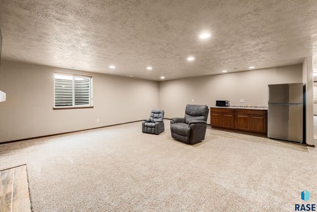 3604 S Home Plate Ave Avenue, Sioux Falls, SD 57110