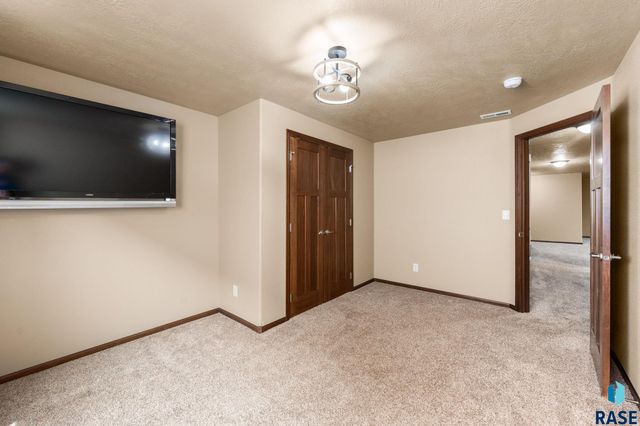 3604 S Home Plate Ave Avenue, Sioux Falls, SD 57110