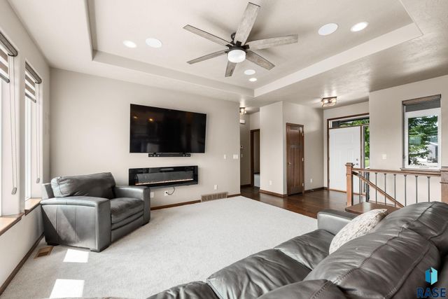 3604 S Home Plate Ave Avenue, Sioux Falls, SD 57110