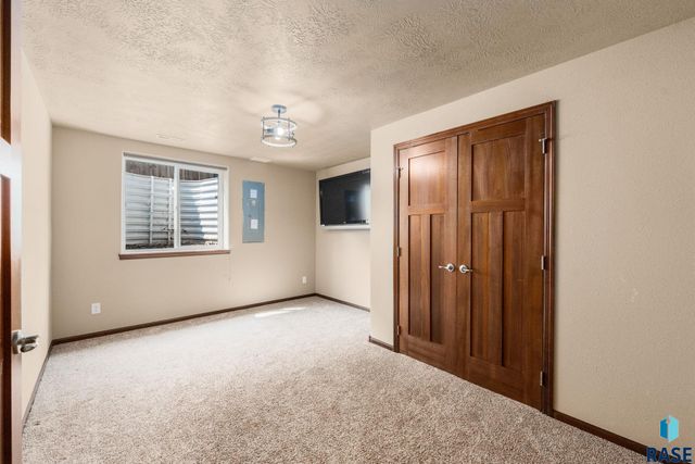 3604 S Home Plate Ave Avenue, Sioux Falls, SD 57110